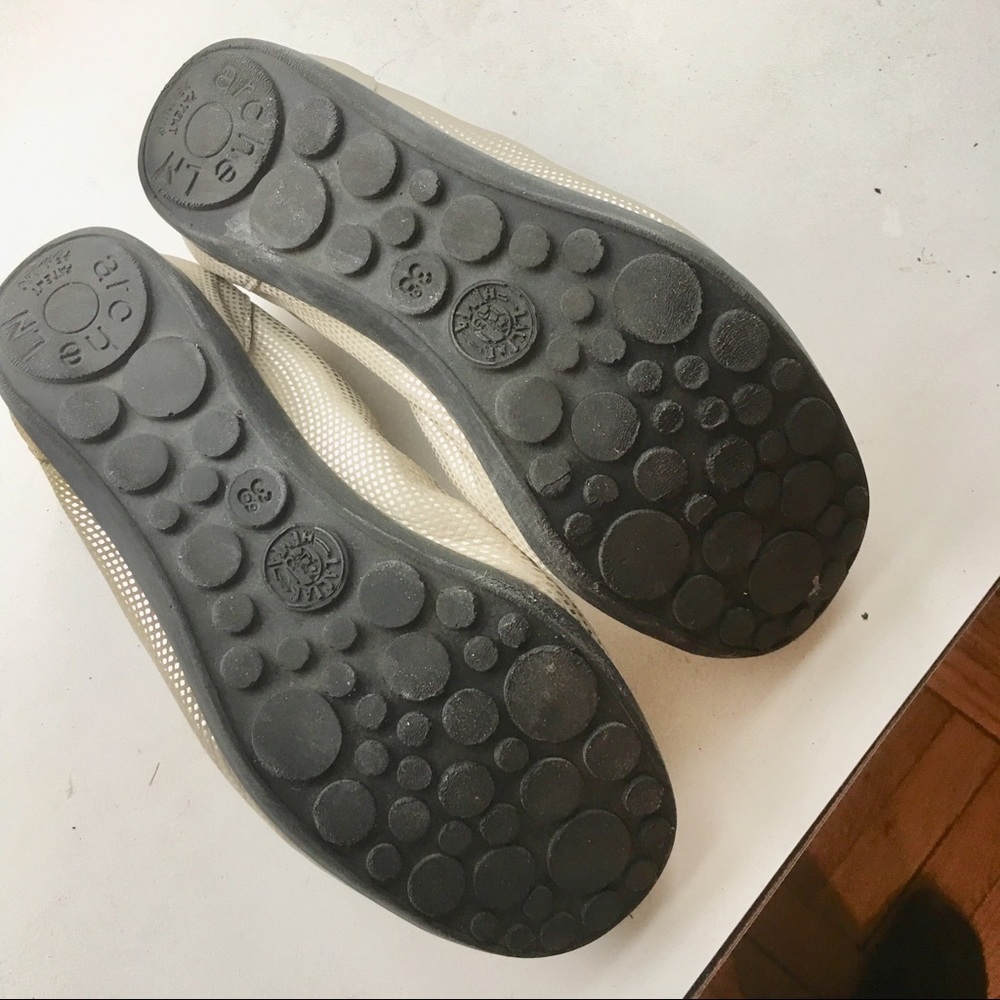 Shoe - Picture 3 of 3